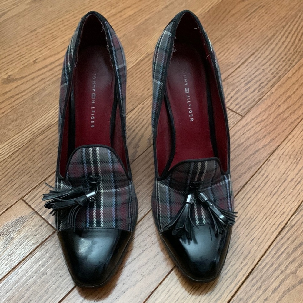 TOMMY HILFIGER designer plaid women’s pumps 4” heels with tassel